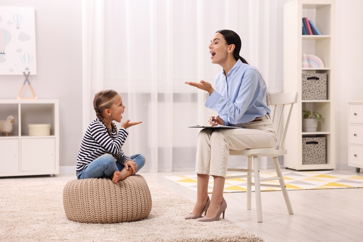 Therapist providing autism support in Brooklyn during an in-home ABA therapy session with a child